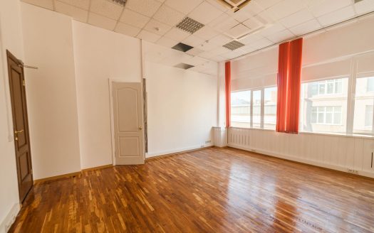 Бизнес центр «Лакки плюс» 383 м²