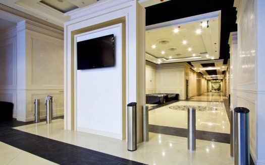 Ньютон Плаза