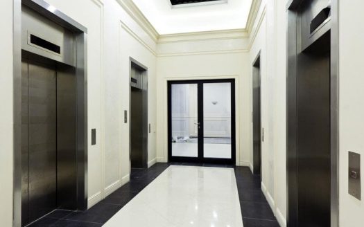 Ньютон Плаза